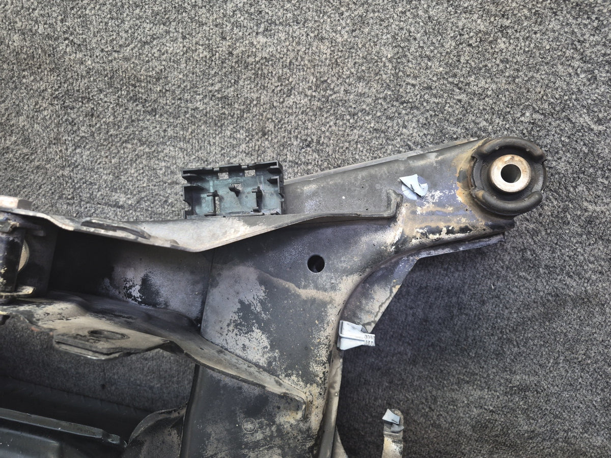 1994-1997 BMW E31 840Ci Rear Suspension Subframe Crossmember Carrier Cradle