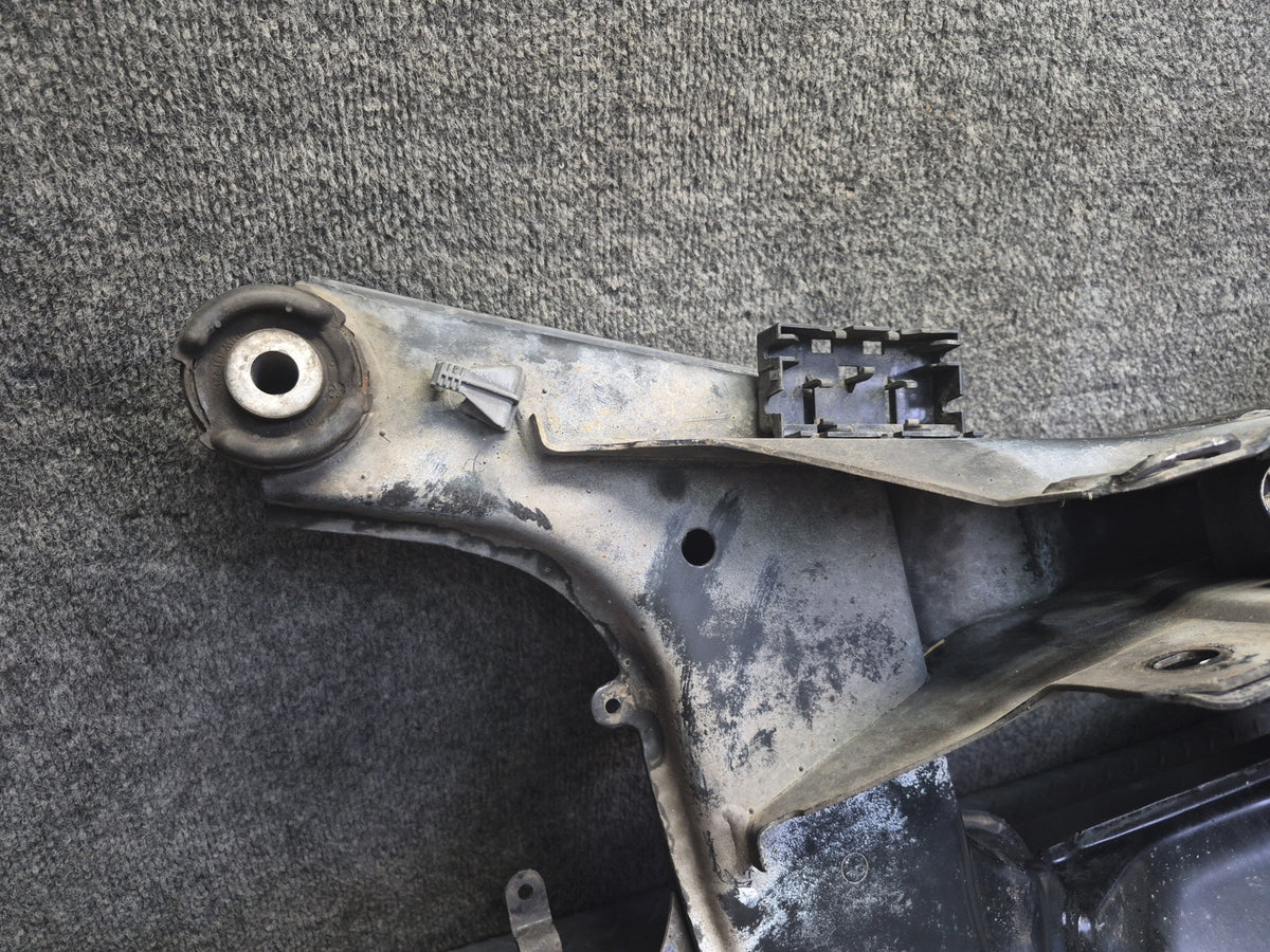 1994-1997 BMW E31 840Ci Rear Suspension Subframe Crossmember Carrier Cradle