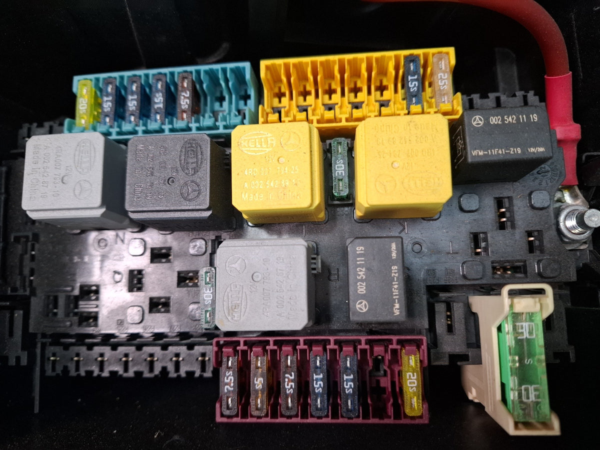 2012-2015 Mercedes W166 ML350 Engine Fuse Relay Box Module