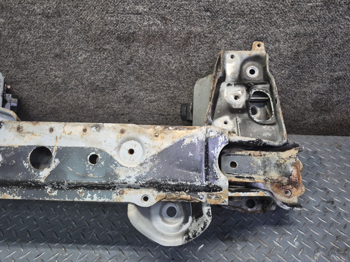 93-96 Toyota Hiace KZH106W 4WD Front Suspension Subframe Crossmember Cradle OEM