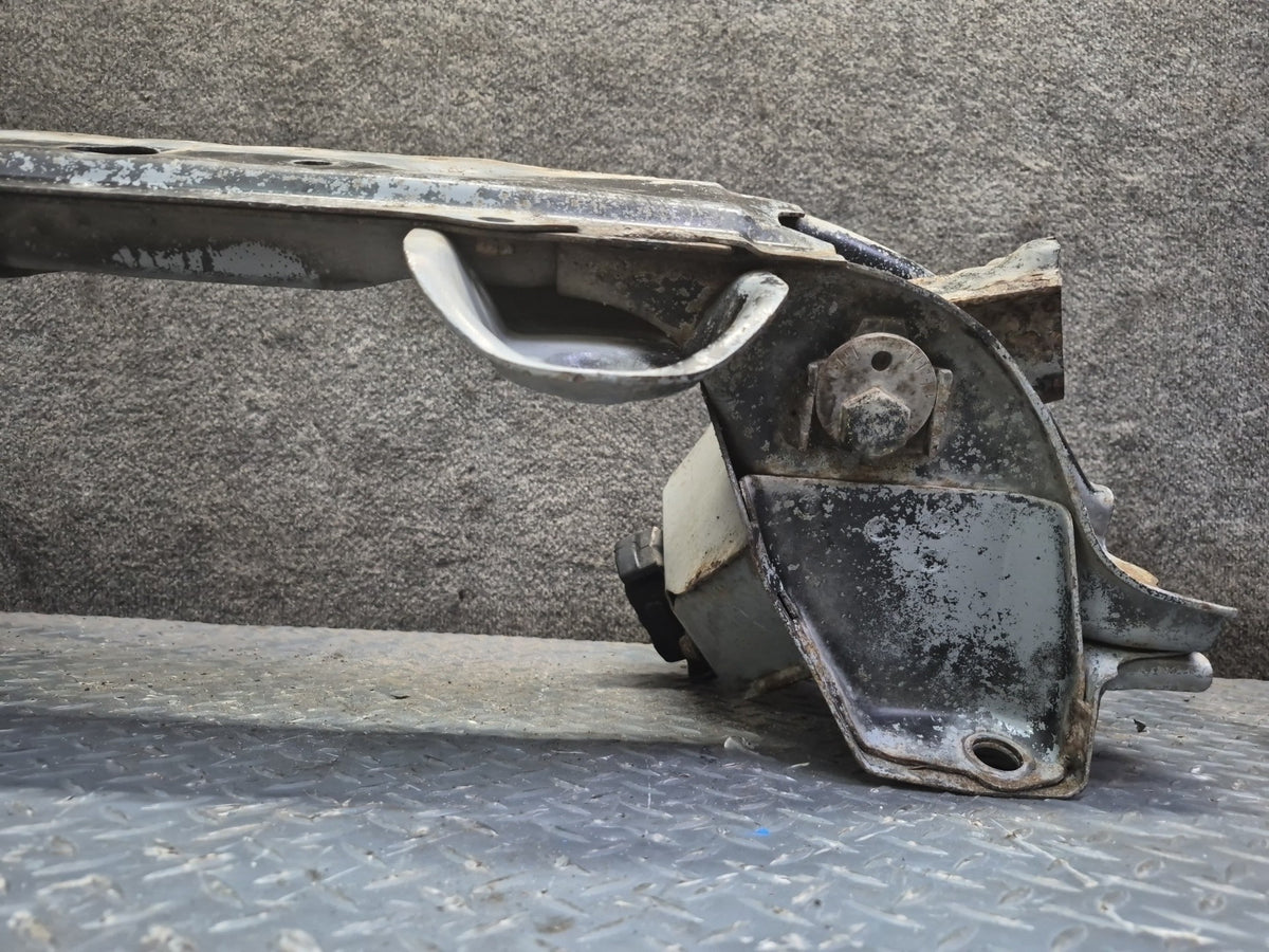 93-96 Toyota Hiace KZH106W 4WD Front Suspension Subframe Crossmember Cradle OEM