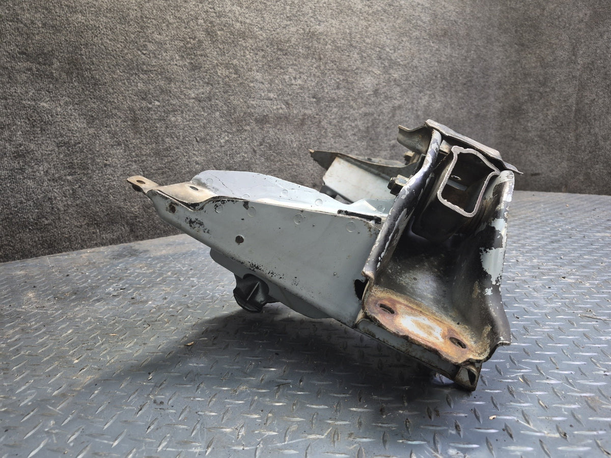 93-96 Toyota Hiace KZH106W 4WD Front Suspension Subframe Crossmember Cradle OEM