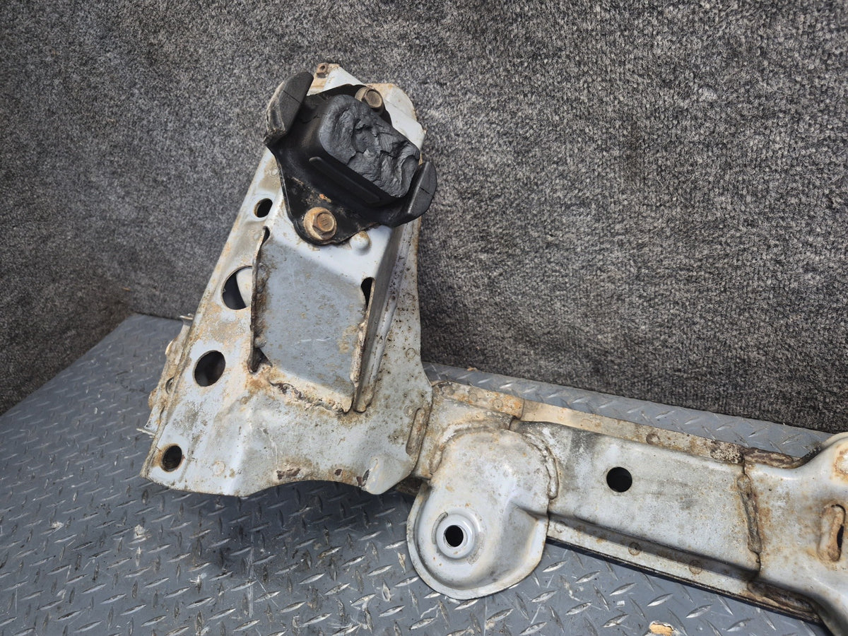 93-96 Toyota Hiace KZH106W 4WD Front Suspension Subframe Crossmember Cradle OEM