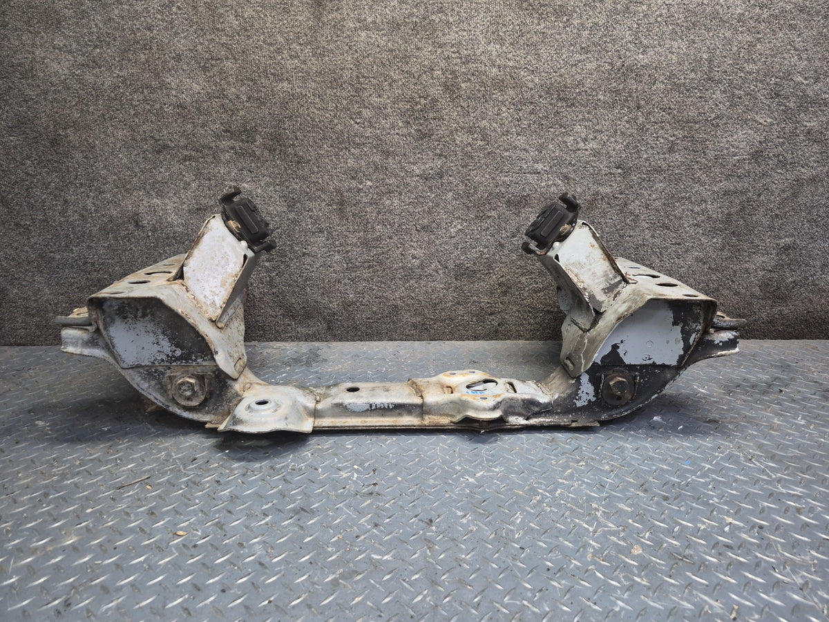 93-96 Toyota Hiace KZH106W 4WD Front Suspension Subframe Crossmember Cradle OEM