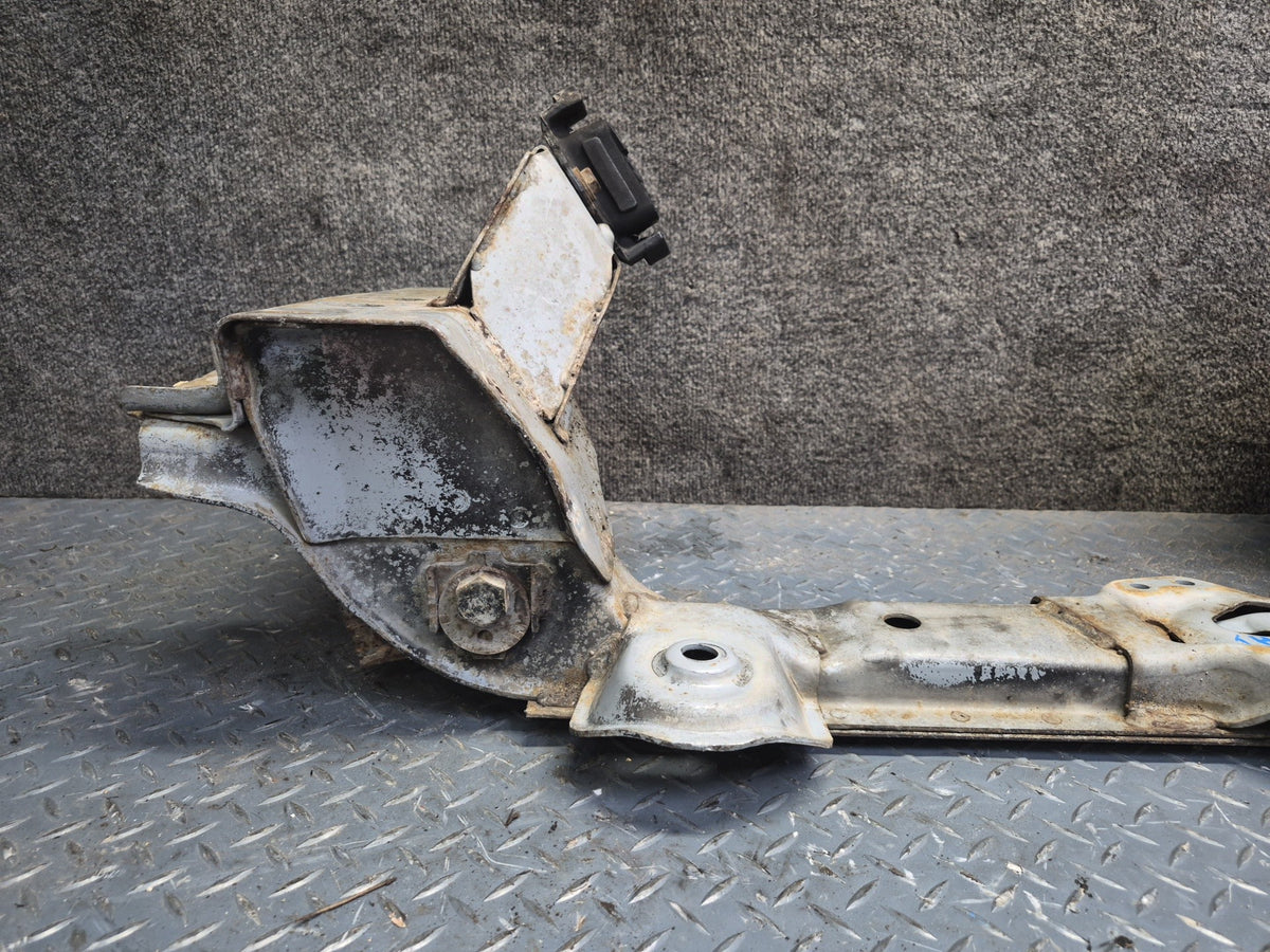 93-96 Toyota Hiace KZH106W 4WD Front Suspension Subframe Crossmember Cradle OEM