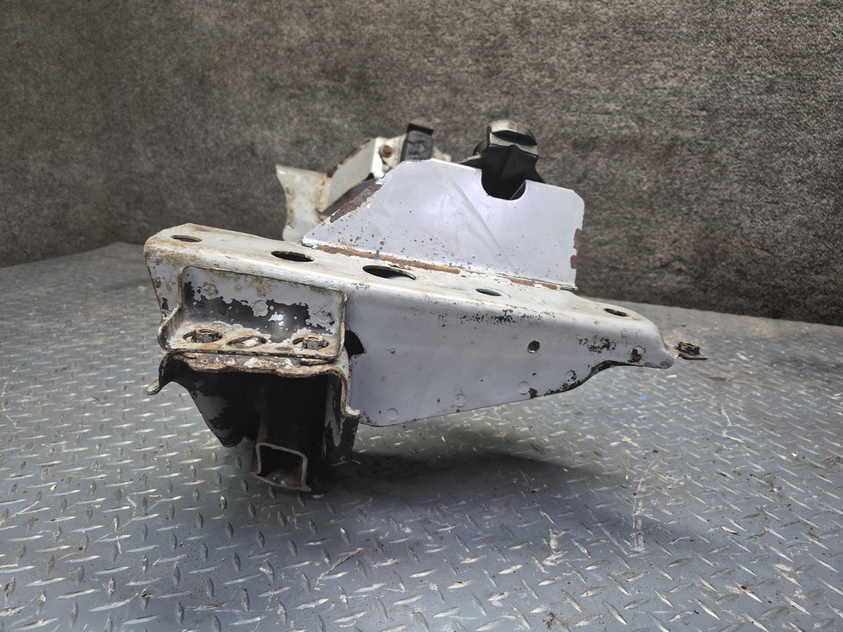 93-96 Toyota Hiace KZH106W 4WD Front Suspension Subframe Crossmember Cradle OEM