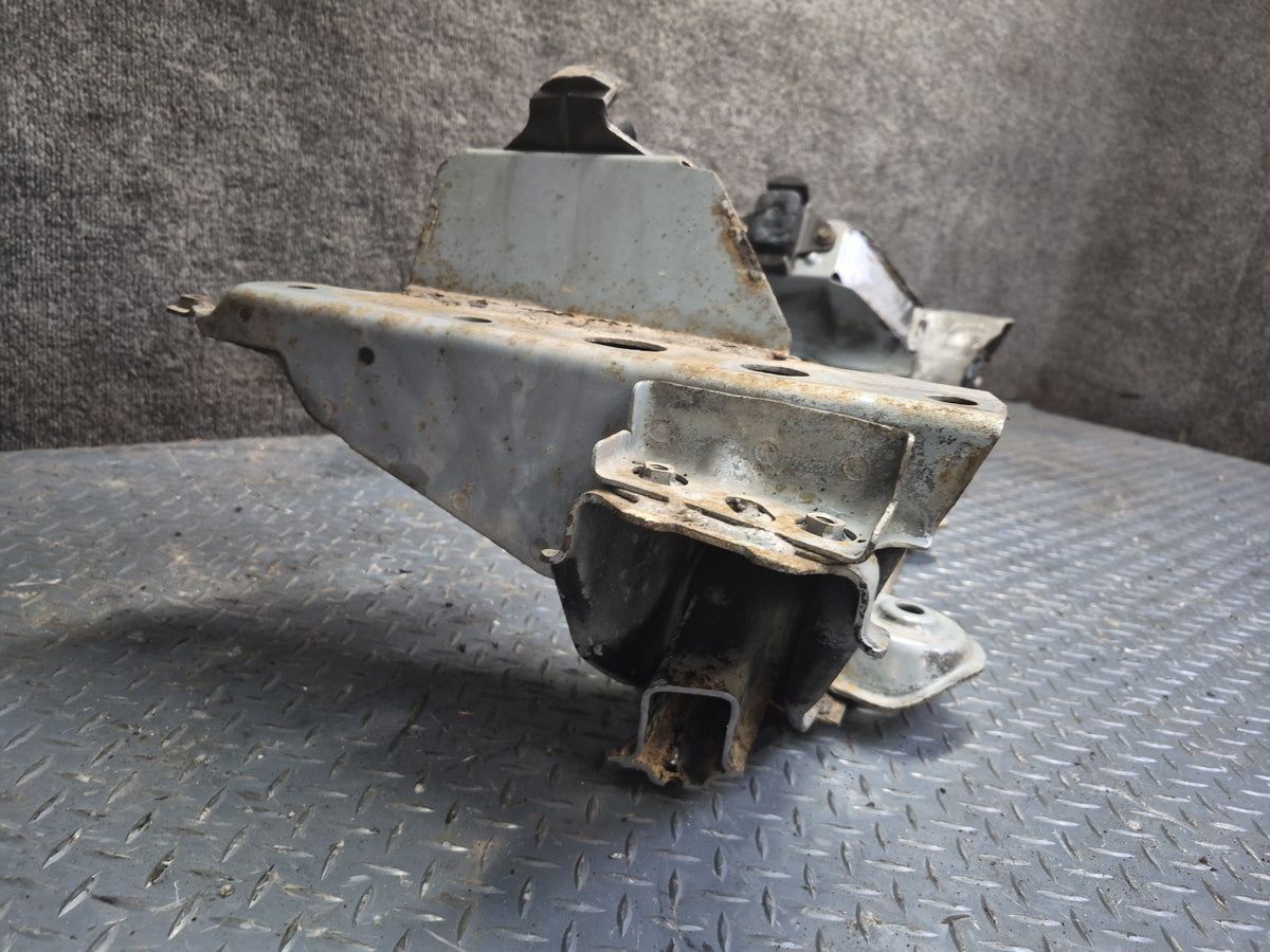 93-96 Toyota Hiace KZH106W 4WD Front Suspension Subframe Crossmember Cradle OEM