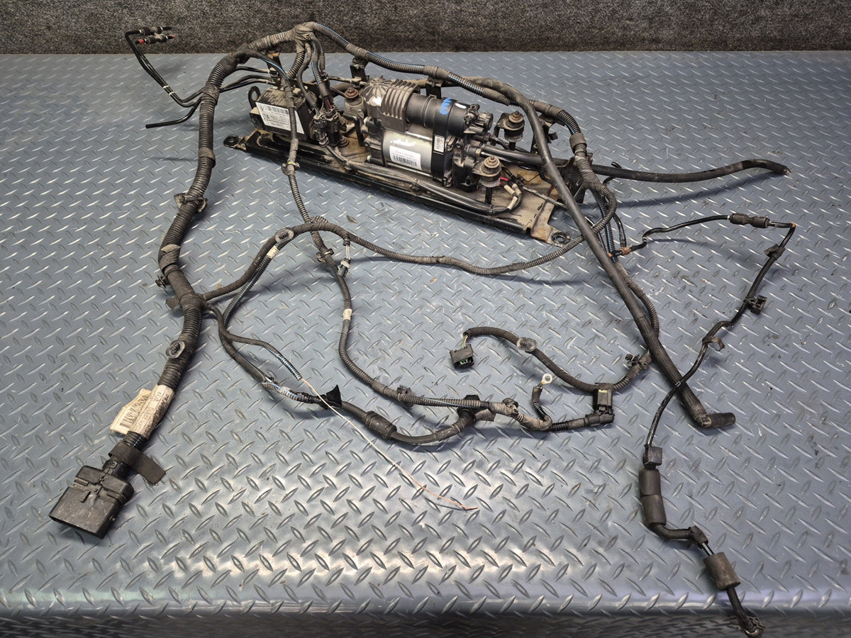 2017-2020 Maserati Levante M161 Rear Air Suspension Compressor Pump w Reservoirs