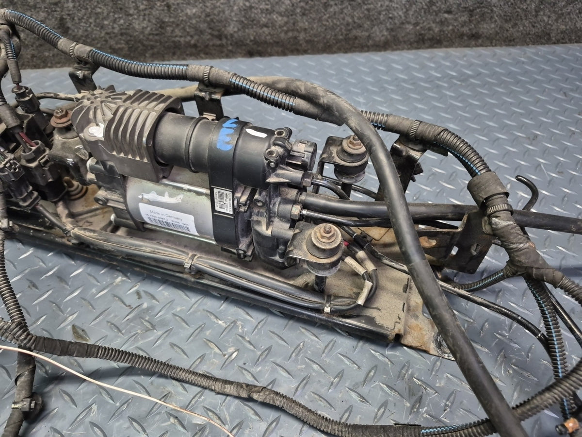 2017-2020 Maserati Levante M161 Rear Air Suspension Compressor Pump w Reservoirs