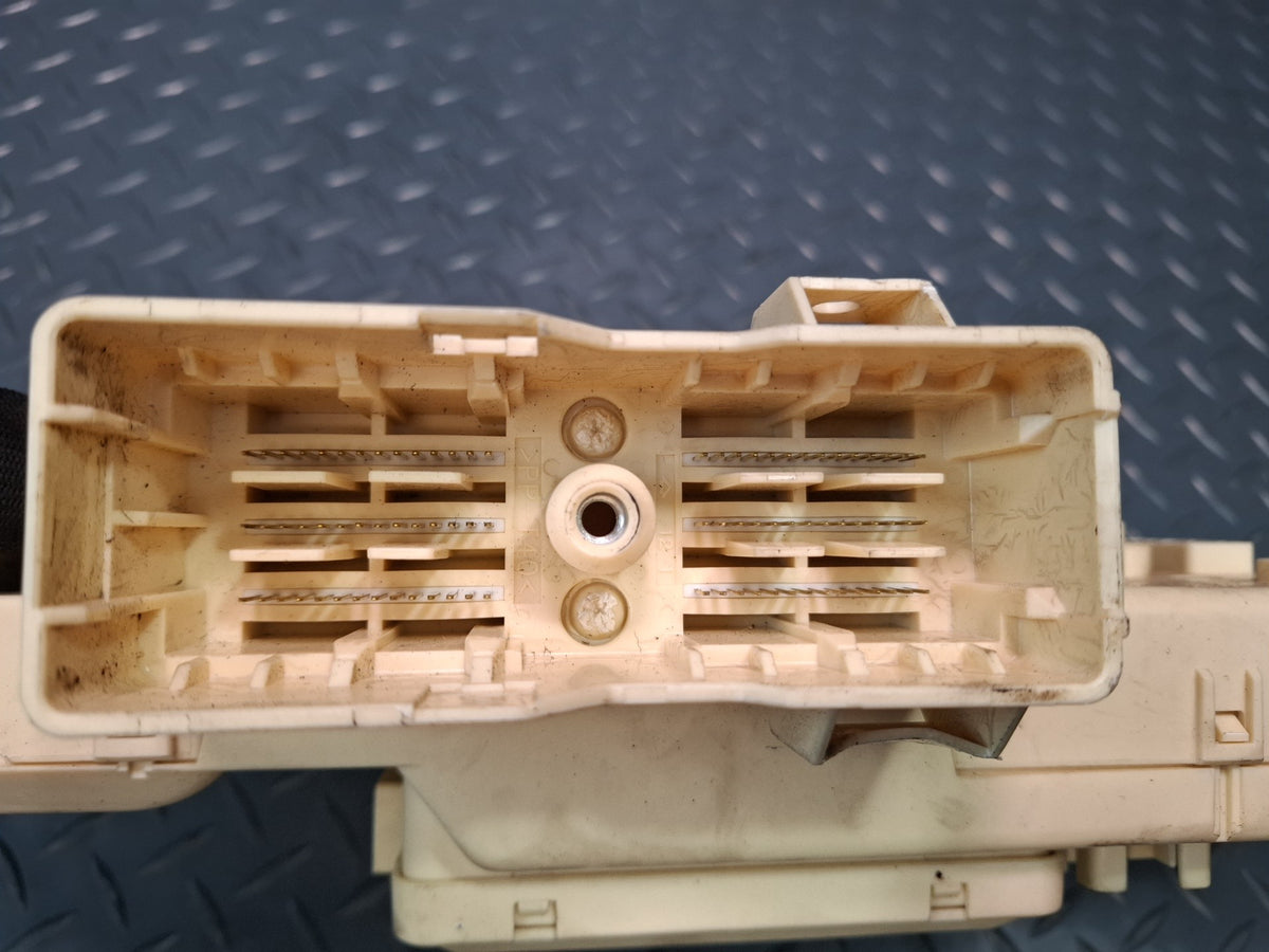 2003-2007 Lexus UZJ100L LX470 Dash Front Right Junction Cabin Fuse Relay Box