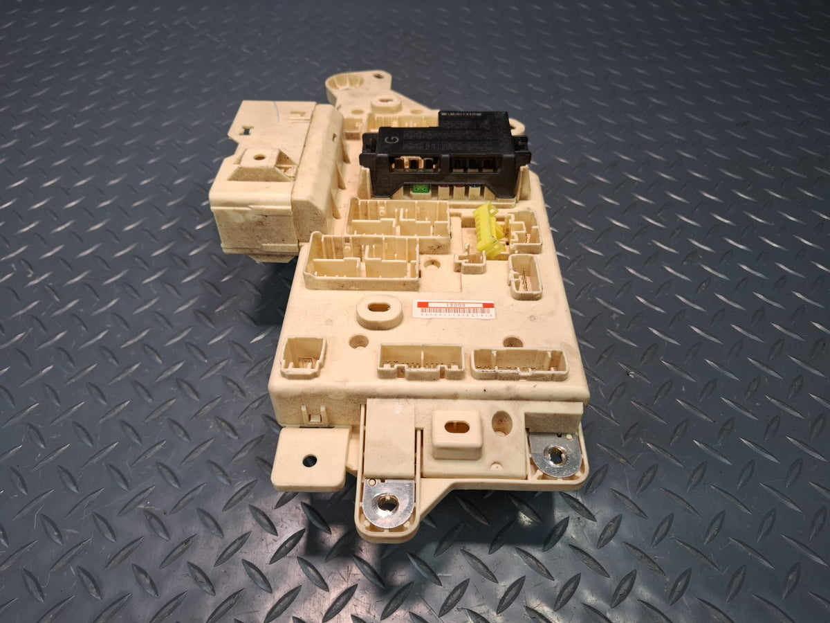 2003-2007 Lexus UZJ100L LX470 Dash Front Right Junction Cabin Fuse Relay Box