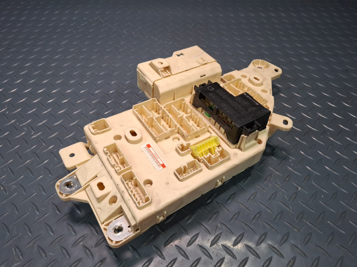 2003-2007 Lexus UZJ100L LX470 Dash Front Right Junction Cabin Fuse Relay Box