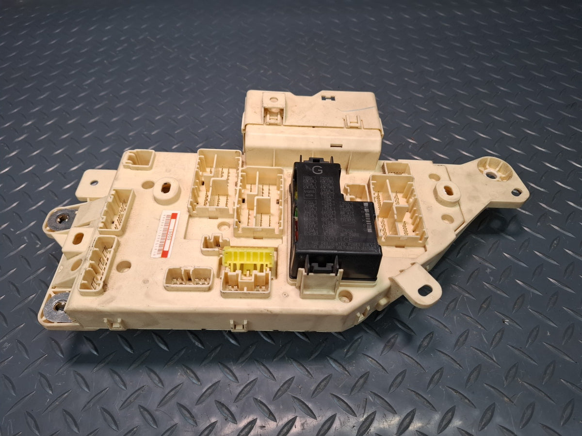 2003-2007 Lexus UZJ100L LX470 Dash Front Right Junction Cabin Fuse Relay Box