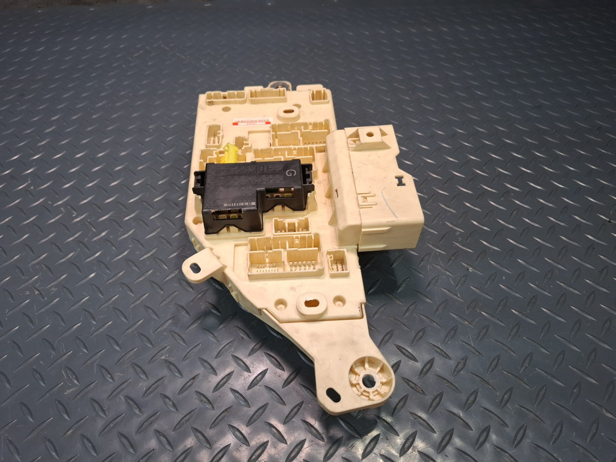 2003-2007 Lexus UZJ100L LX470 Dash Front Right Junction Cabin Fuse Relay Box