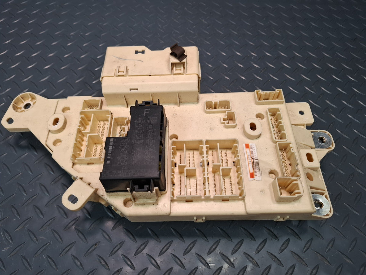 2003-2007 Lexus UZJ100L LX470 Dash Front Left Junction Cabin Fuse Relay Box