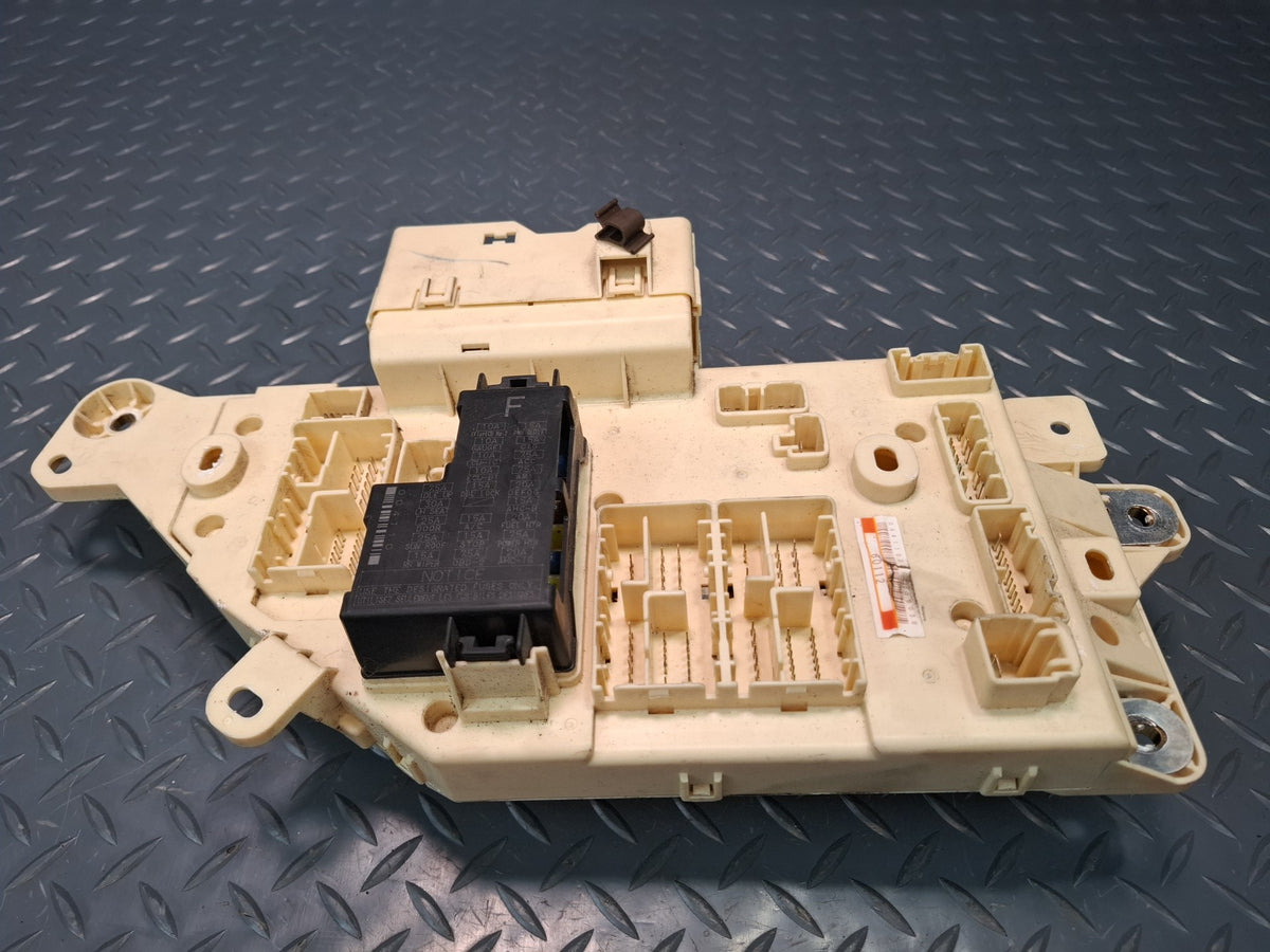 2003-2007 Lexus UZJ100L LX470 Dash Front Left Junction Cabin Fuse Relay Box