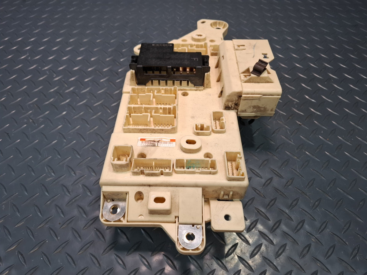 2003-2007 Lexus UZJ100L LX470 Dash Front Left Junction Cabin Fuse Relay Box
