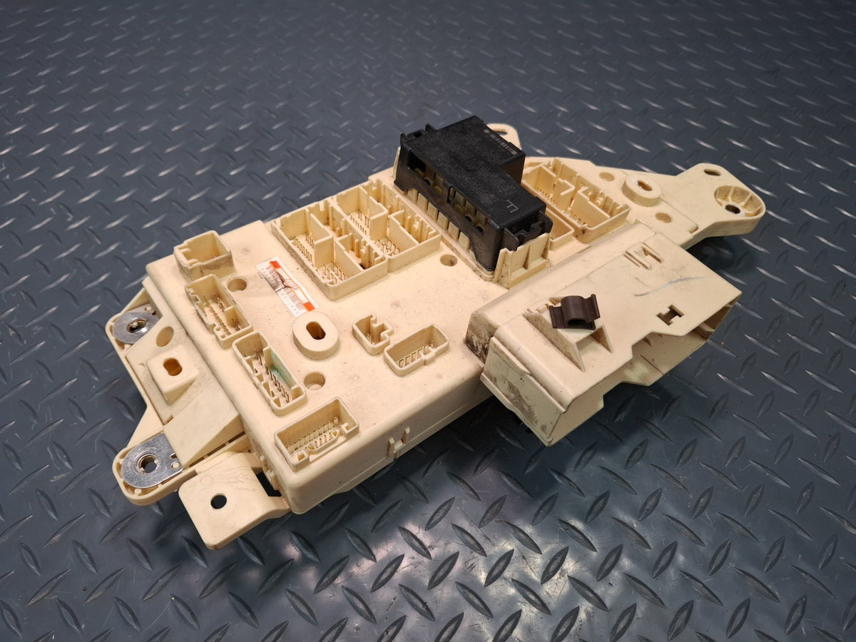 2003-2007 Lexus UZJ100L LX470 Dash Front Left Junction Cabin Fuse Relay Box