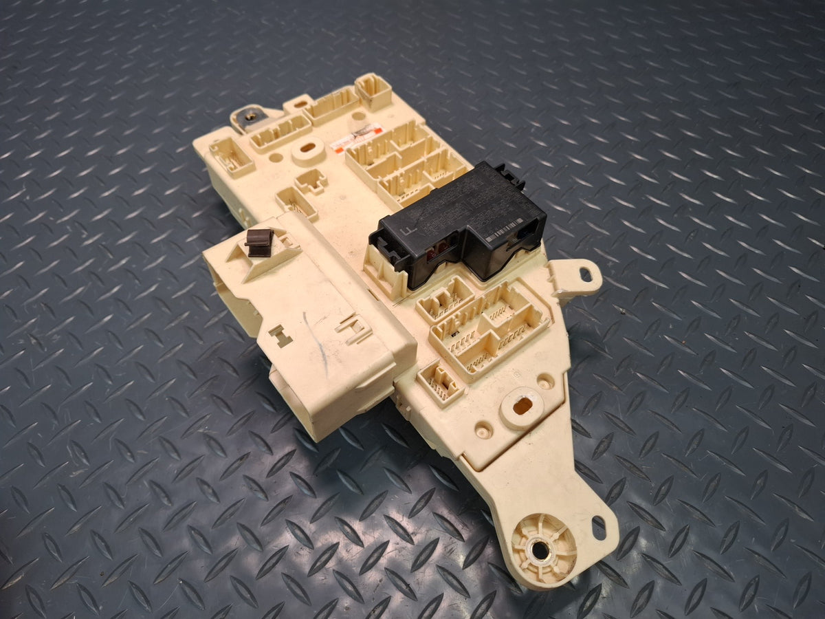 2003-2007 Lexus UZJ100L LX470 Dash Front Left Junction Cabin Fuse Relay Box