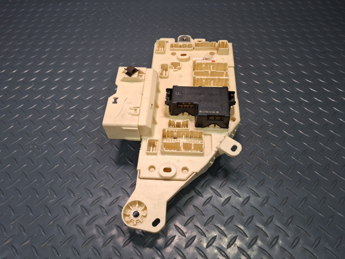 2003-2007 Lexus UZJ100L LX470 Dash Front Left Junction Cabin Fuse Relay Box