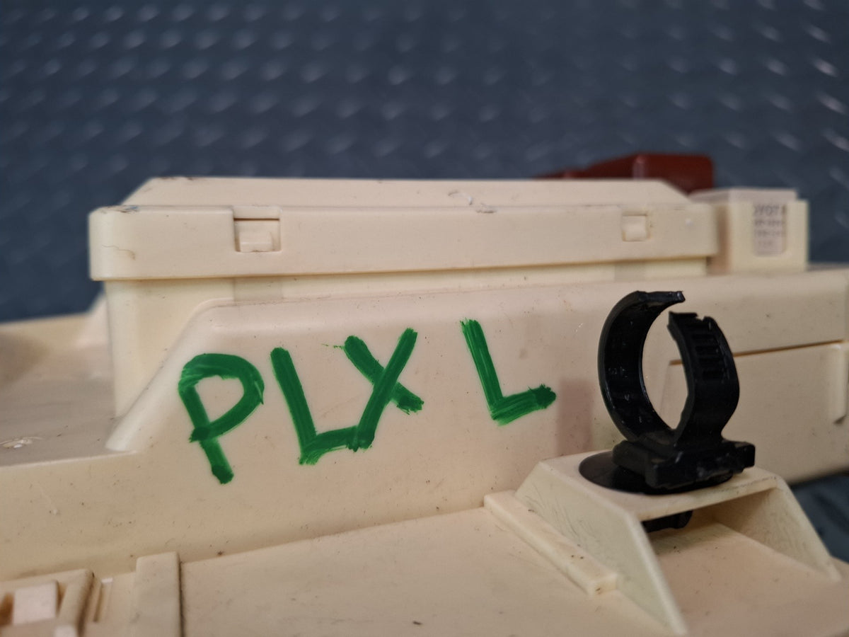 2003-2007 Lexus UZJ100L LX470 Dash Front Left Junction Cabin Fuse Relay Box