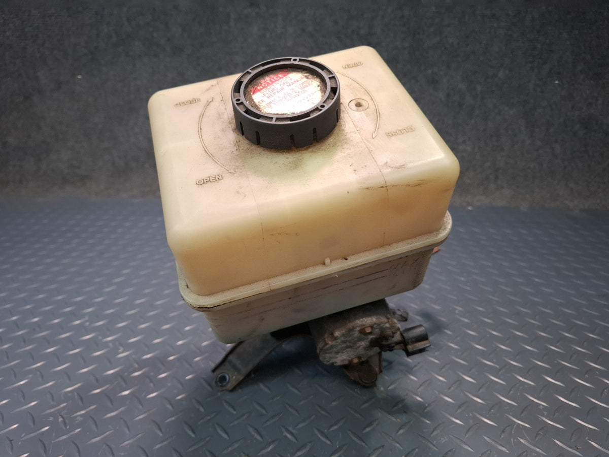 2003-2007 Lexus UZJ100L LX470 Air Ride Suspension Height Pump Motor W/ Reservoir