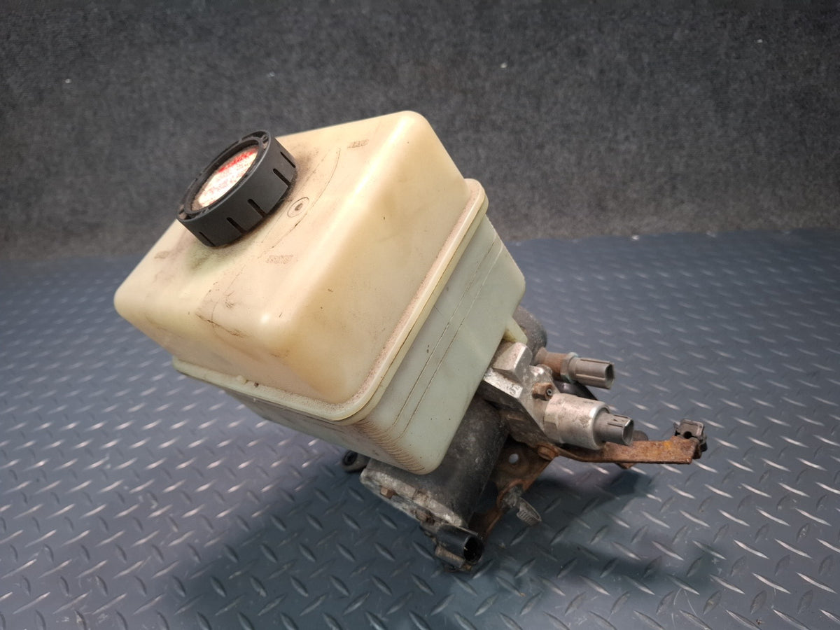 2003-2007 Lexus UZJ100L LX470 Air Ride Suspension Height Pump Motor W/ Reservoir