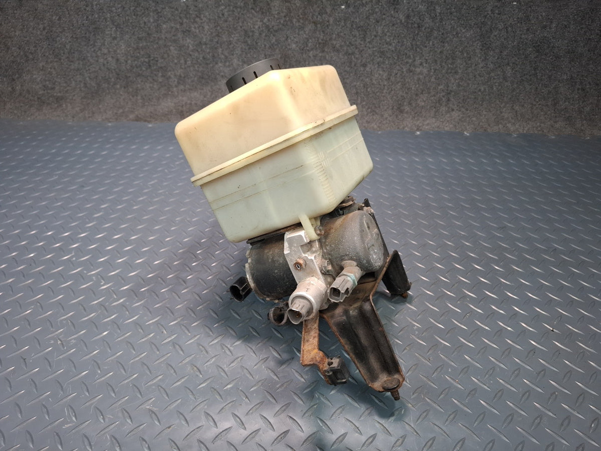 2003-2007 Lexus UZJ100L LX470 Air Ride Suspension Height Pump Motor W/ Reservoir