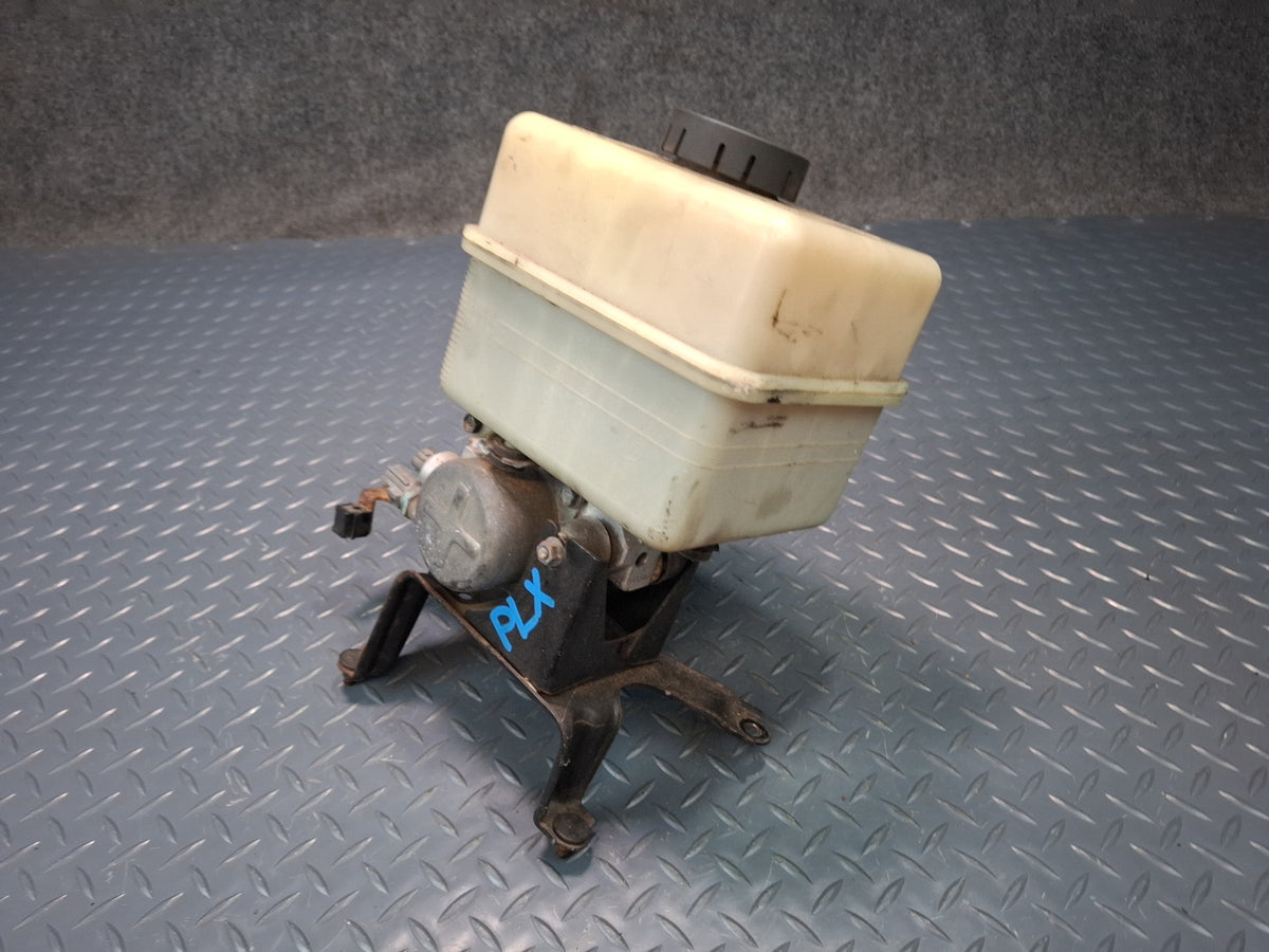 2003-2007 Lexus UZJ100L LX470 Air Ride Suspension Height Pump Motor W/ Reservoir