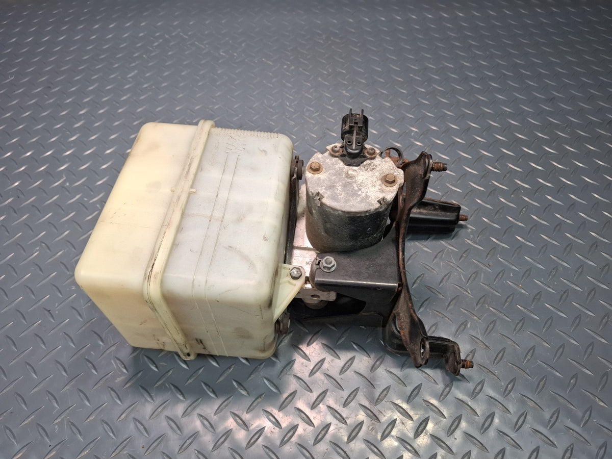 2003-2007 Lexus UZJ100L LX470 Air Ride Suspension Height Pump Motor W/ Reservoir