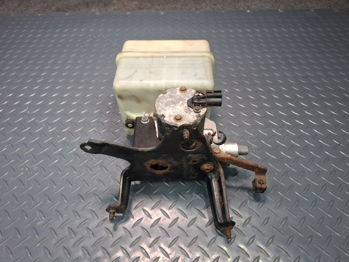 2003-2007 Lexus UZJ100L LX470 Air Ride Suspension Height Pump Motor W/ Reservoir
