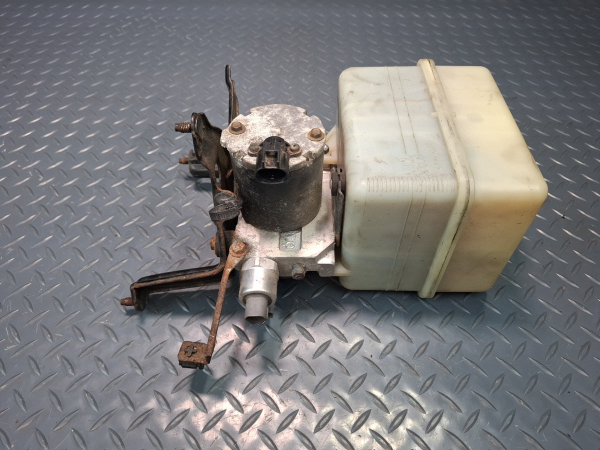 2003-2007 Lexus UZJ100L LX470 Air Ride Suspension Height Pump Motor W/ Reservoir