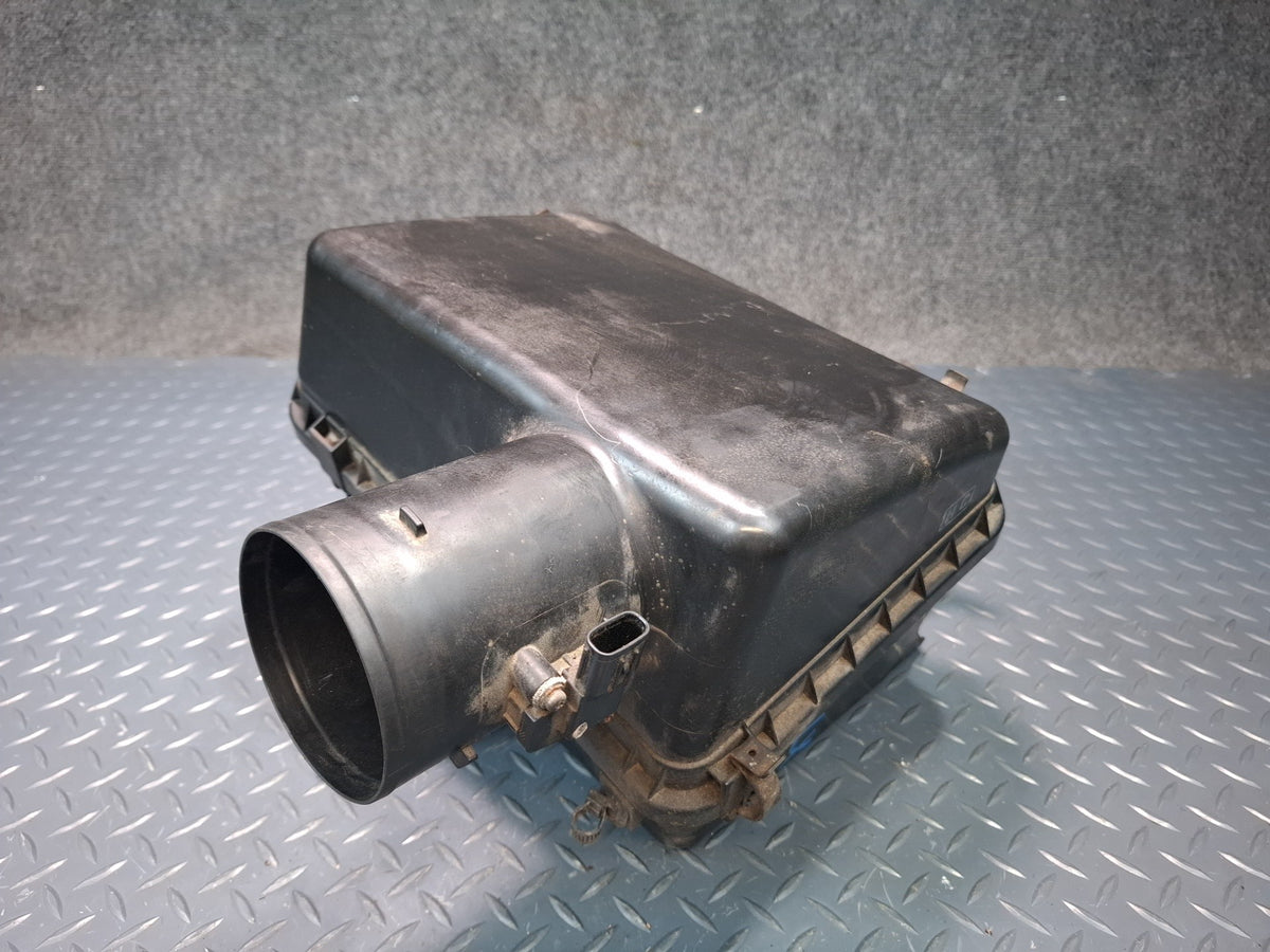 2003-2007 Lexus UZJ100L LX470 Engine Air Intake Cleaner Filter Box W/ MAF Sensor