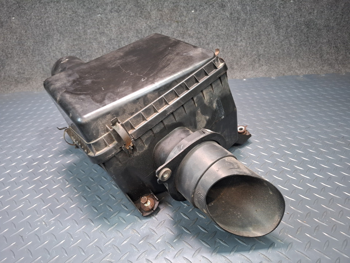 2003-2007 Lexus UZJ100L LX470 Engine Air Intake Cleaner Filter Box W/ MAF Sensor