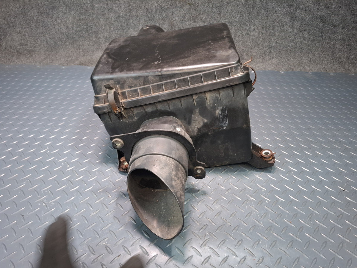 2003-2007 Lexus UZJ100L LX470 Engine Air Intake Cleaner Filter Box W/ MAF Sensor