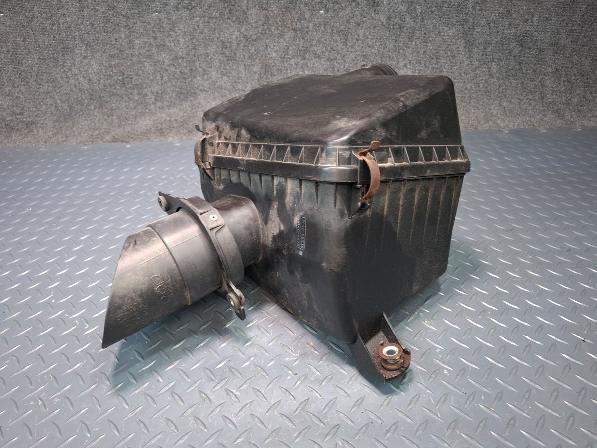 2003-2007 Lexus UZJ100L LX470 Engine Air Intake Cleaner Filter Box W/ MAF Sensor