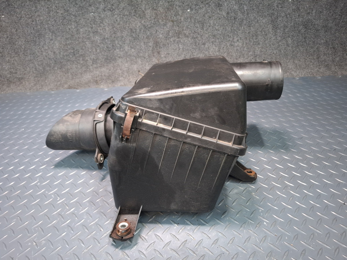 2003-2007 Lexus UZJ100L LX470 Engine Air Intake Cleaner Filter Box W/ MAF Sensor