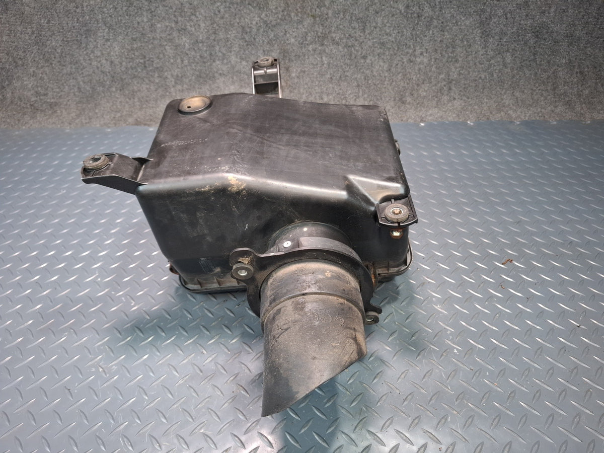 2003-2007 Lexus UZJ100L LX470 Engine Air Intake Cleaner Filter Box W/ MAF Sensor