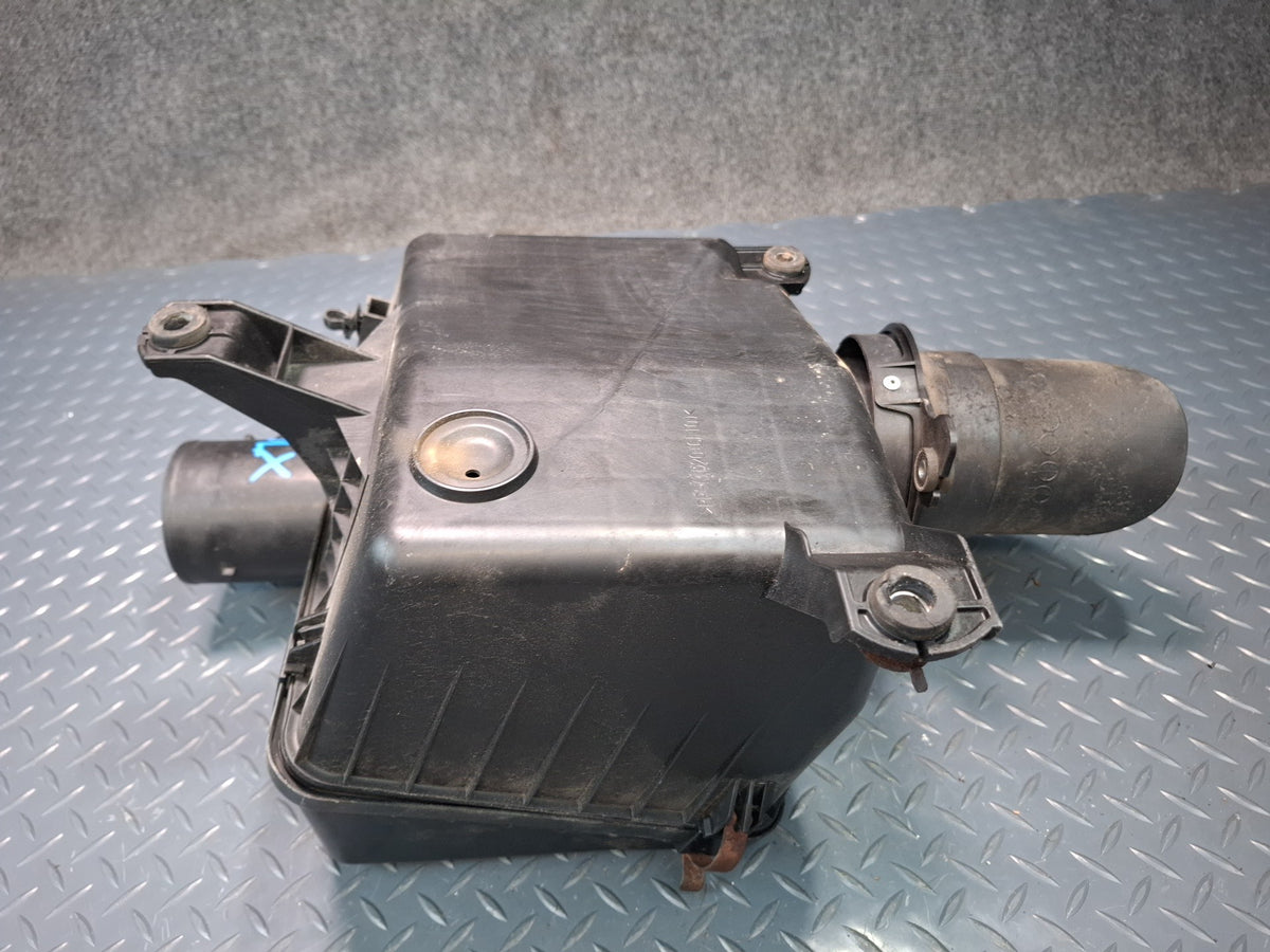 2003-2007 Lexus UZJ100L LX470 Engine Air Intake Cleaner Filter Box W/ MAF Sensor