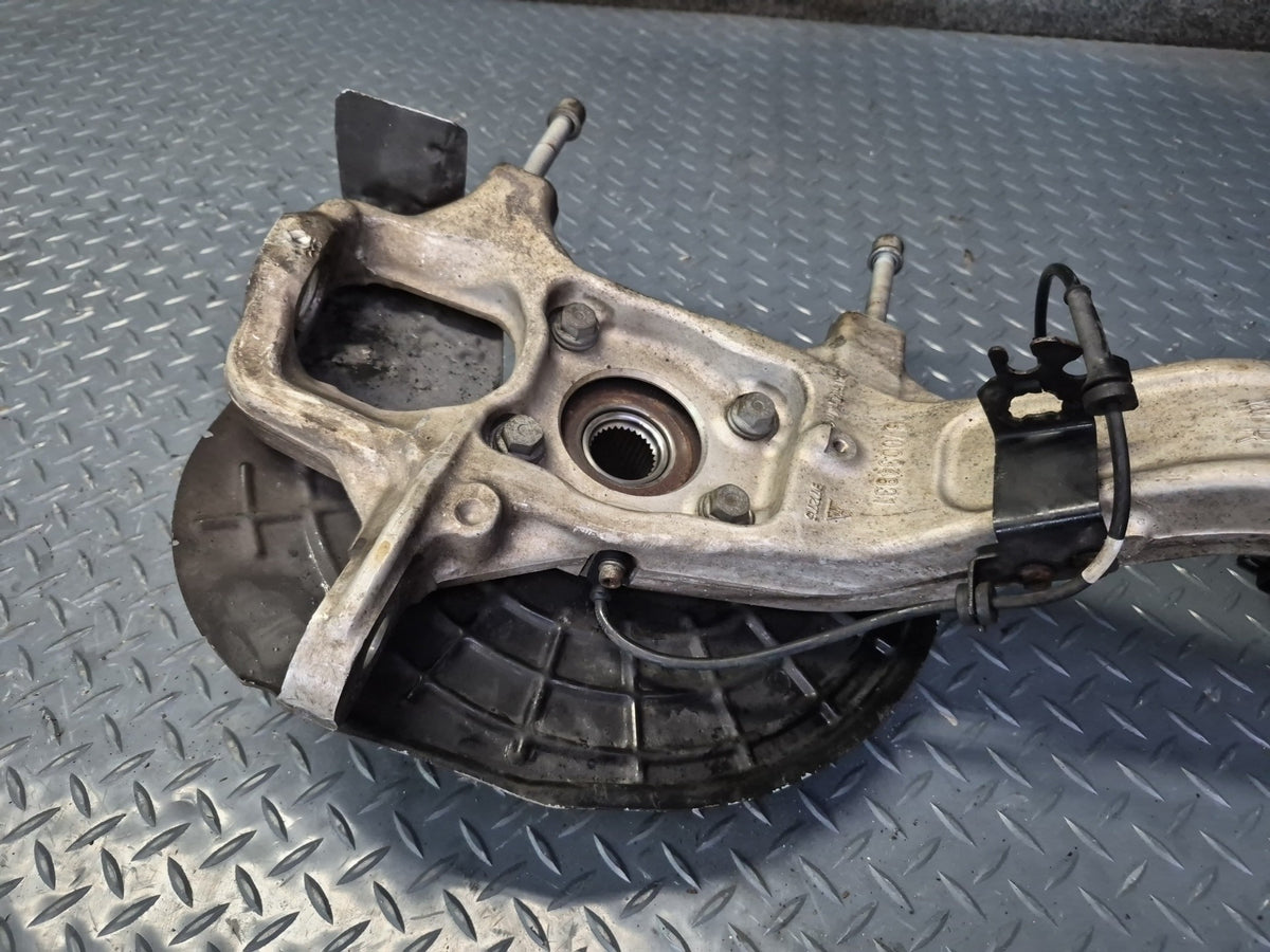 17-20 Maserati Levante M161 3.0L AWD Front Right Spindle Knuckle Wheel Hub