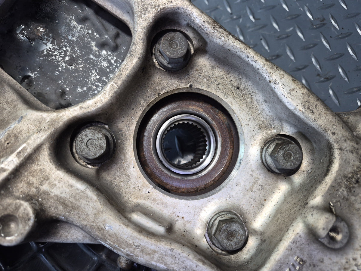 17-20 Maserati Levante M161 3.0L AWD Front Right Spindle Knuckle Wheel Hub