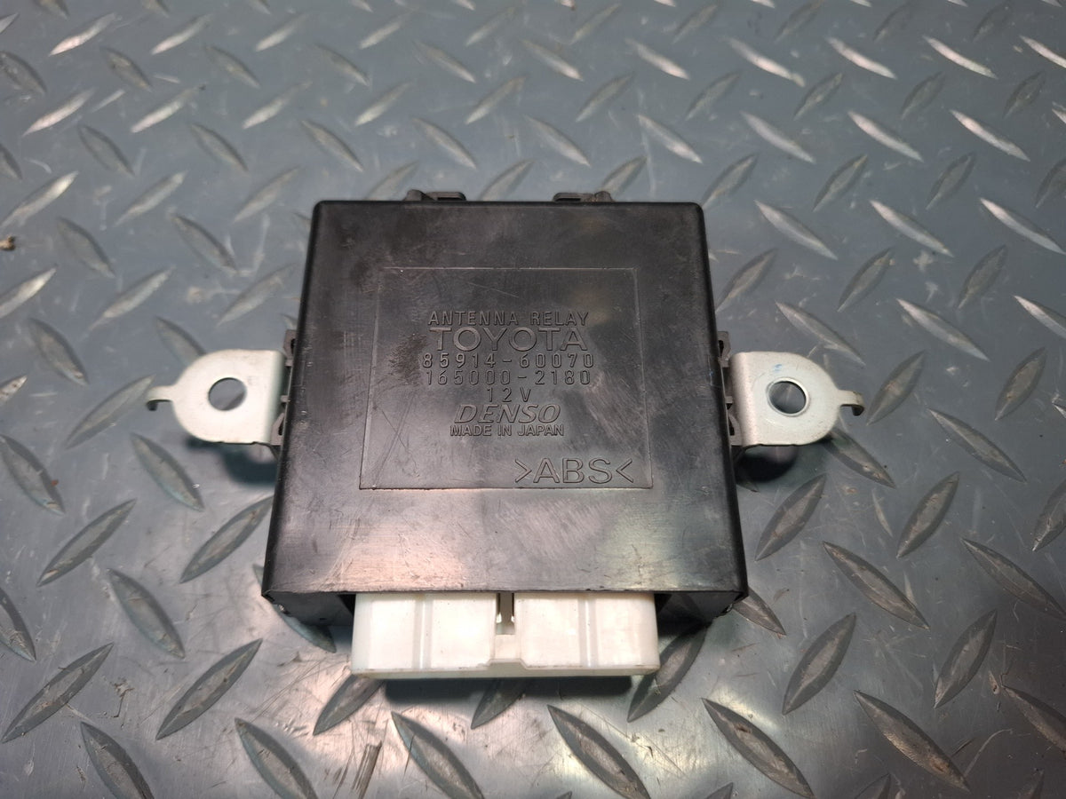 1998-2007 Lexus UZJ100L LX470 Antenna Relay Control Module Unit 85914-60070