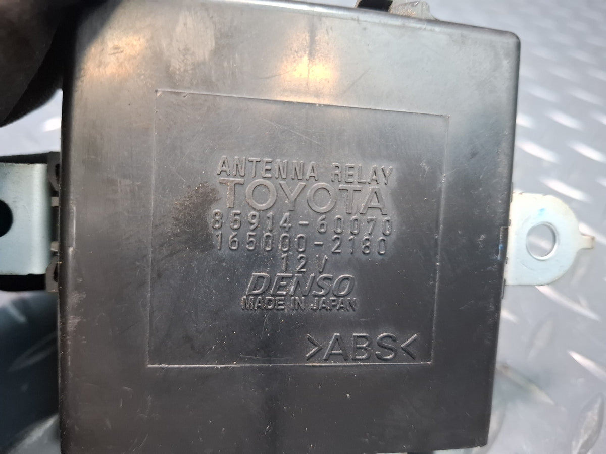 1998-2007 Lexus UZJ100L LX470 Antenna Relay Control Module Unit 85914-60070