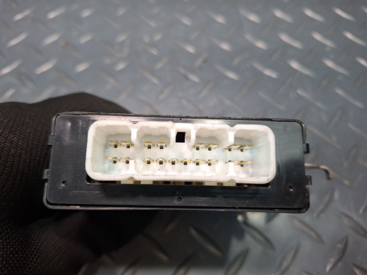 1998-2007 Lexus UZJ100L LX470 Antenna Relay Control Module Unit 85914-60070