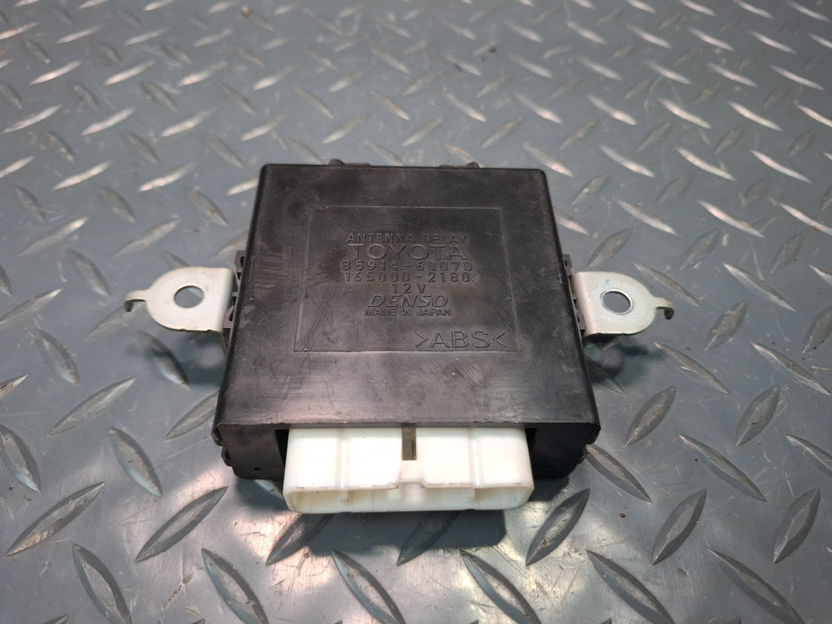 1998-2007 Lexus UZJ100L LX470 Antenna Relay Control Module Unit 85914-60070