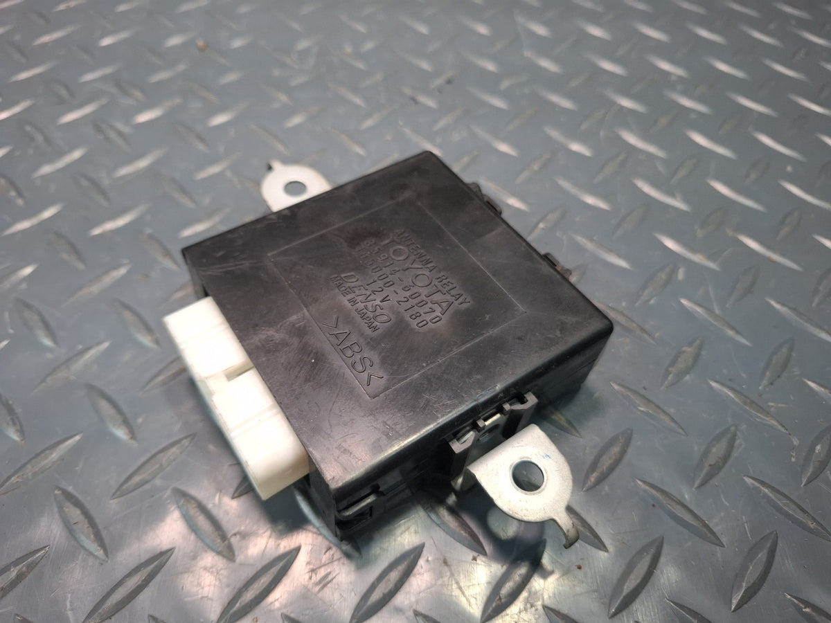 1998-2007 Lexus UZJ100L LX470 Antenna Relay Control Module Unit 85914-60070