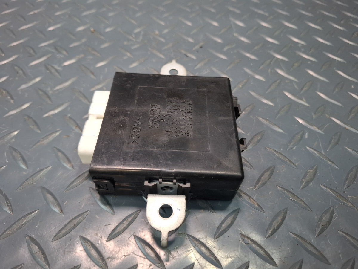 1998-2007 Lexus UZJ100L LX470 Antenna Relay Control Module Unit 85914-60070