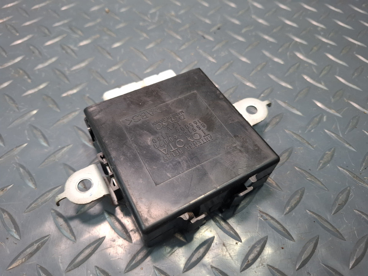 1998-2007 Lexus UZJ100L LX470 Antenna Relay Control Module Unit 85914-60070