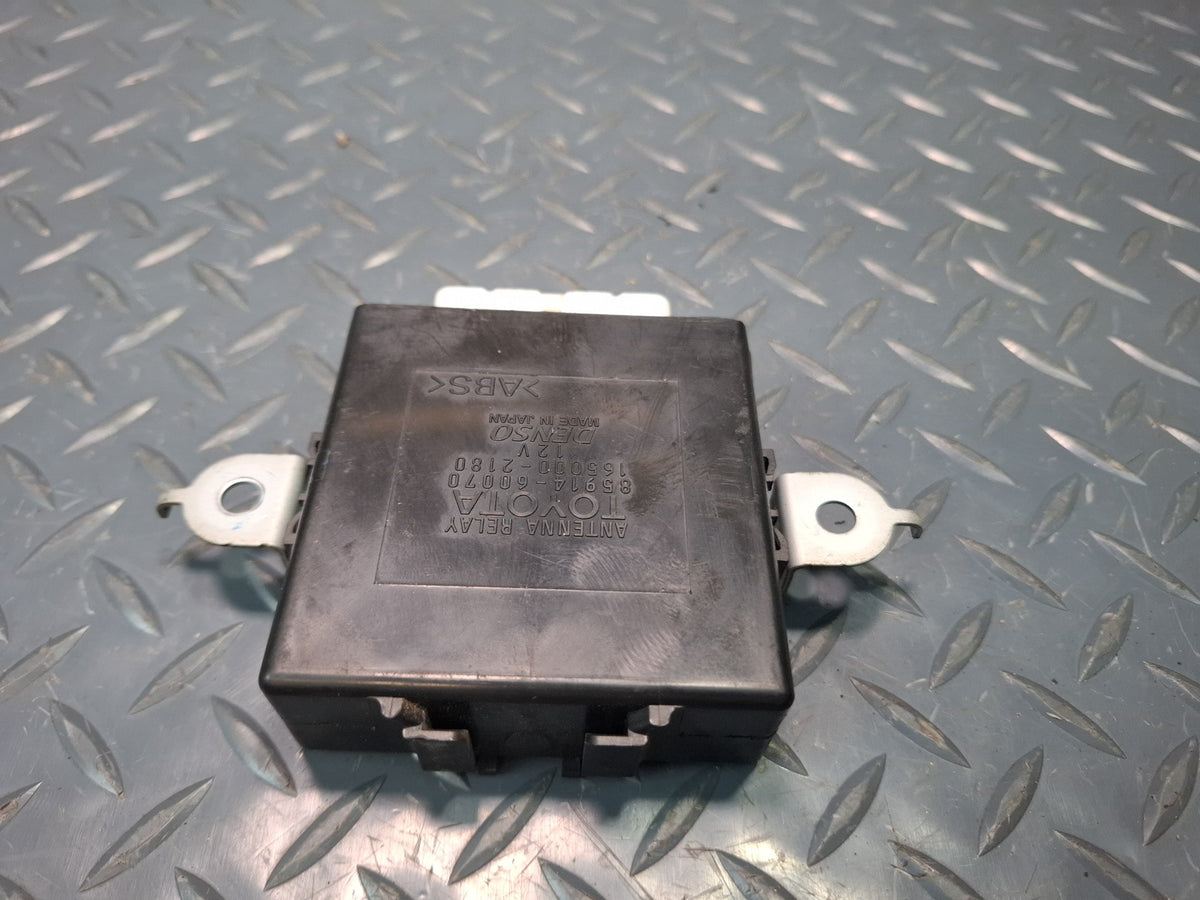 1998-2007 Lexus UZJ100L LX470 Antenna Relay Control Module Unit 85914-60070