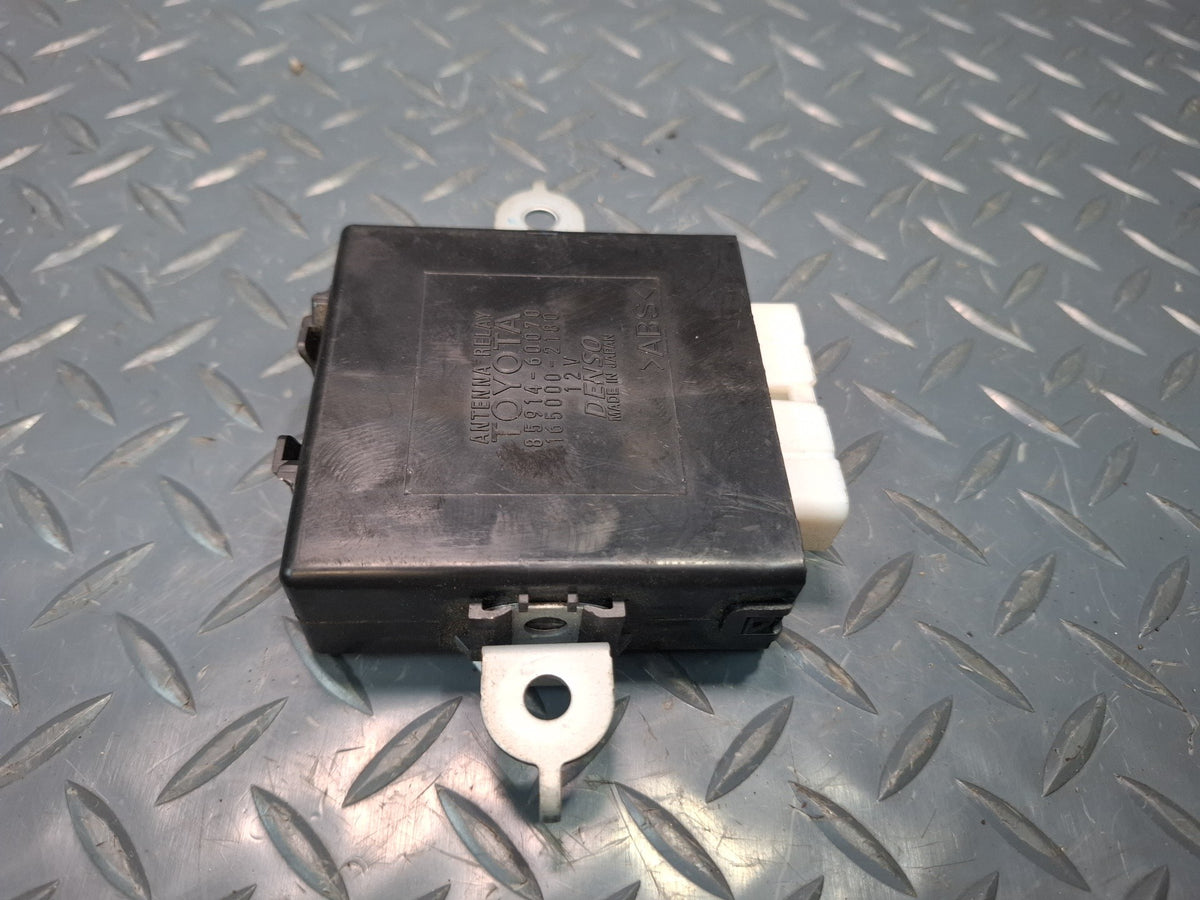 1998-2007 Lexus UZJ100L LX470 Antenna Relay Control Module Unit 85914-60070